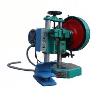 金属板压花机有哪些特点？